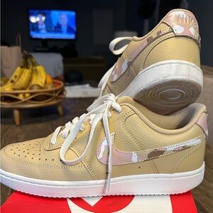 Women’s Nike Size 8 Camo But Also Feminine Court Vision Style Super Cute EUC
